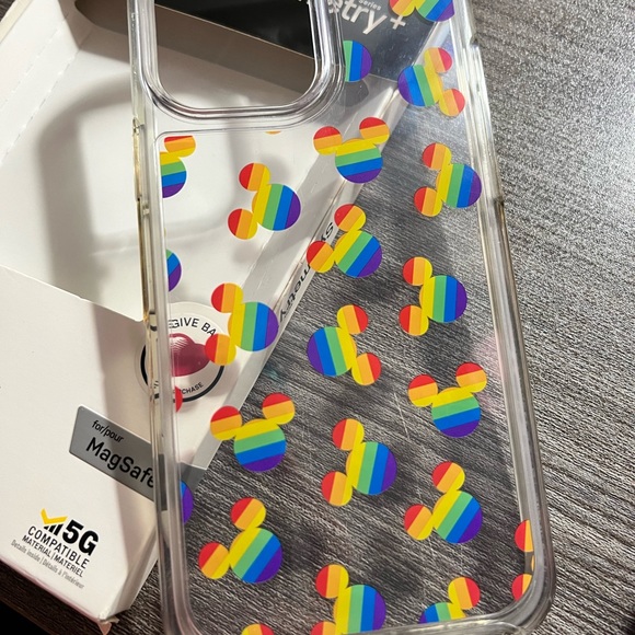 13 Pro Max Disney Otterbox - Picture 2 of 4